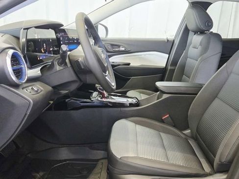 New 2026 Chevrolet Trax LT w/ Driver Confidence Package image 8