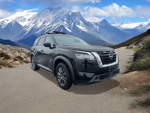 Used 2022 Nissan Pathfinder SV image 7