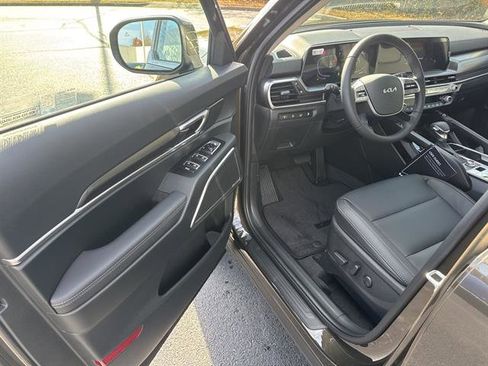 New 2025 Kia Telluride S image 9