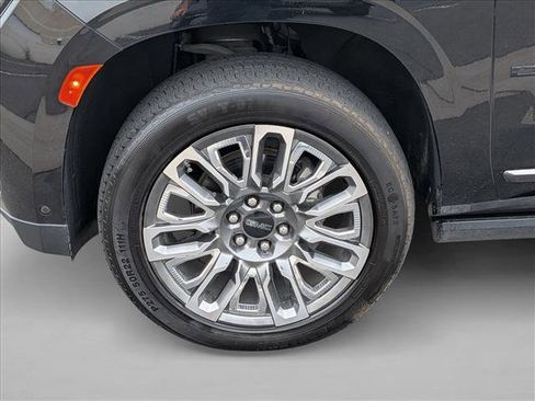 Used 2023 GMC Yukon XL Denali Ultimate AWD/4WD image 15