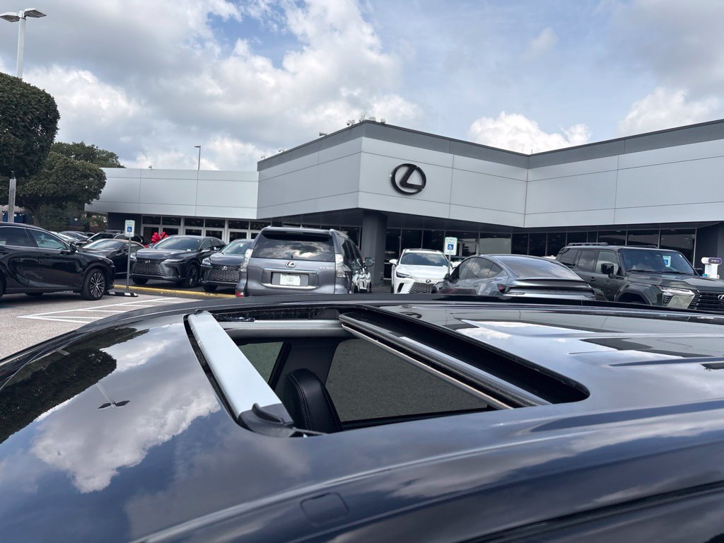 Used 2018 Toyota Highlander SE FWD image 10