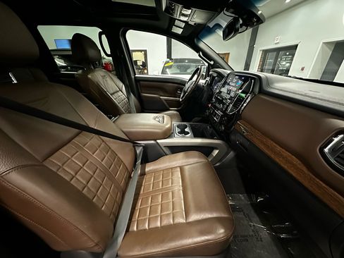 Used 2020 Nissan Titan Platinum Reserve w/ Moonroof Package image 19