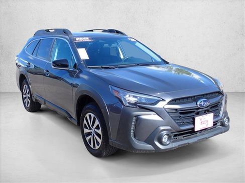 Used 2025 Subaru Outback Premium AWD/4WD image 6