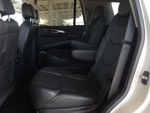 Used 2015 Cadillac Escalade Premium image 34
