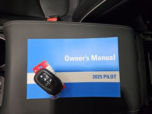 Certified 2025 Honda Pilot Elite image 20