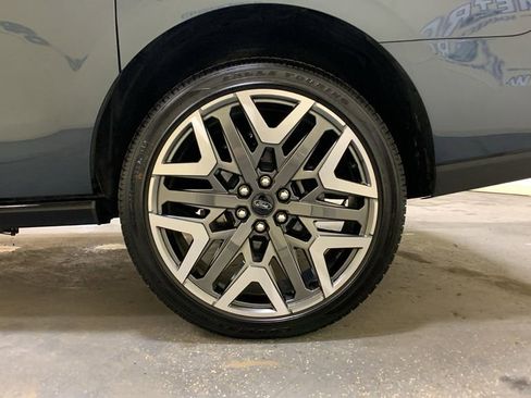 Used 2025 Ford Expedition Max Platinum w/ Platinum Ultimate Package image 28