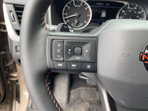 Used 2025 Nissan Rogue SV AWD/4WD image 19