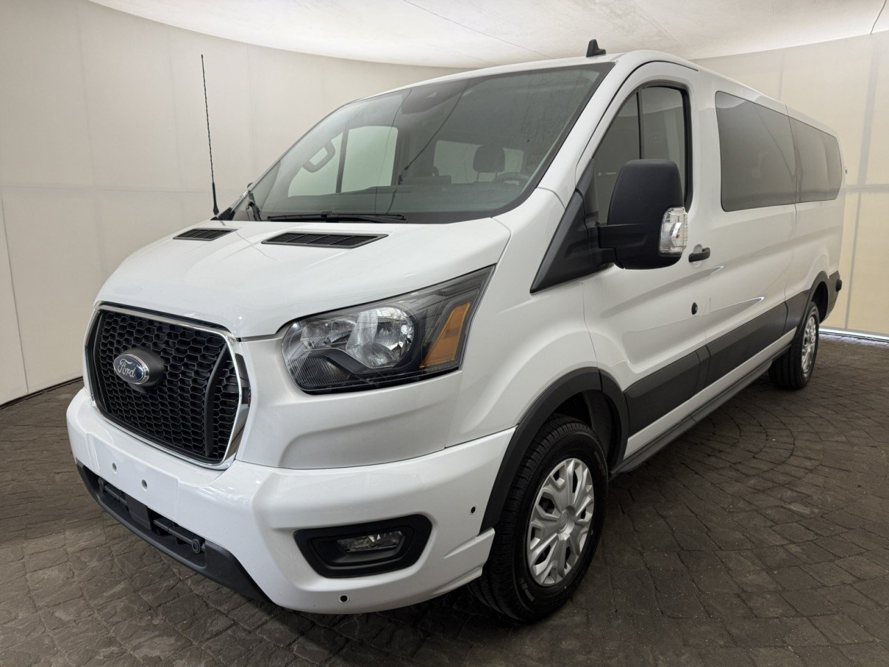 Used 2024 Ford Transit 350 XLT RWD image 3