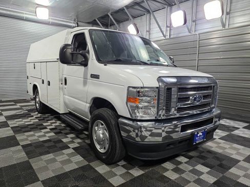 Used 2021 Ford E-350 and Econoline 350 Super Duty w/ Power Windows & Locks Group image 4