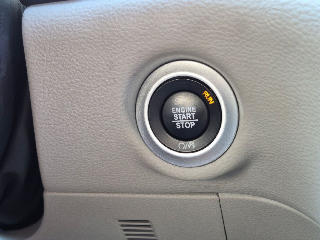 Used 2024 Chrysler Pacifica Touring-L FWD image 19