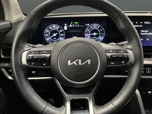 Used 2025 Kia Sportage SX image 17