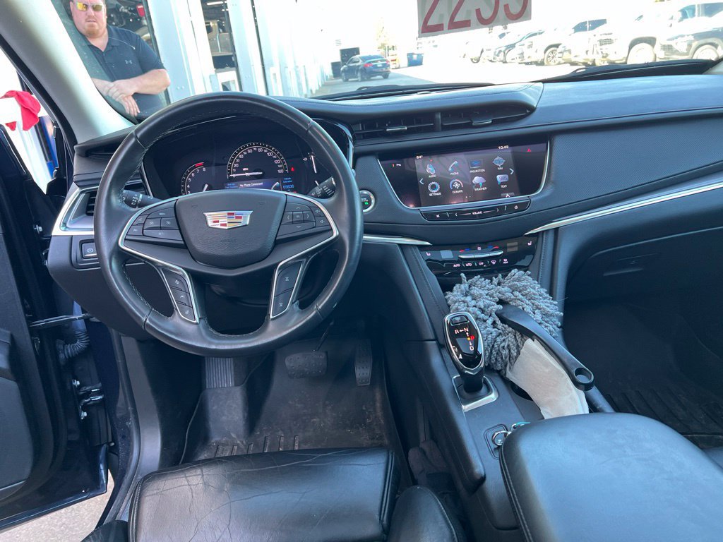 Used 2017 Cadillac XT5 Luxury w/ Driver Awareness Package FWD image 3