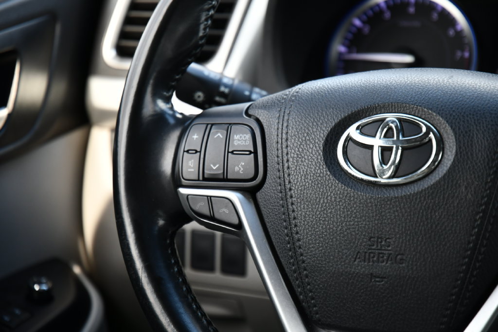 Used 2018 Toyota Highlander XLE AWD/4WD image 24