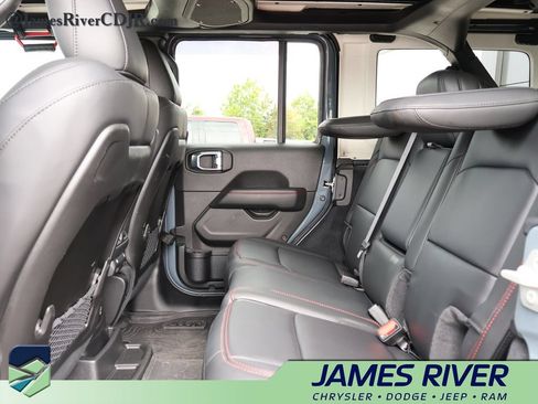 Used 2024 Jeep Wrangler Unlimited Rubicon AWD/4WD image 17