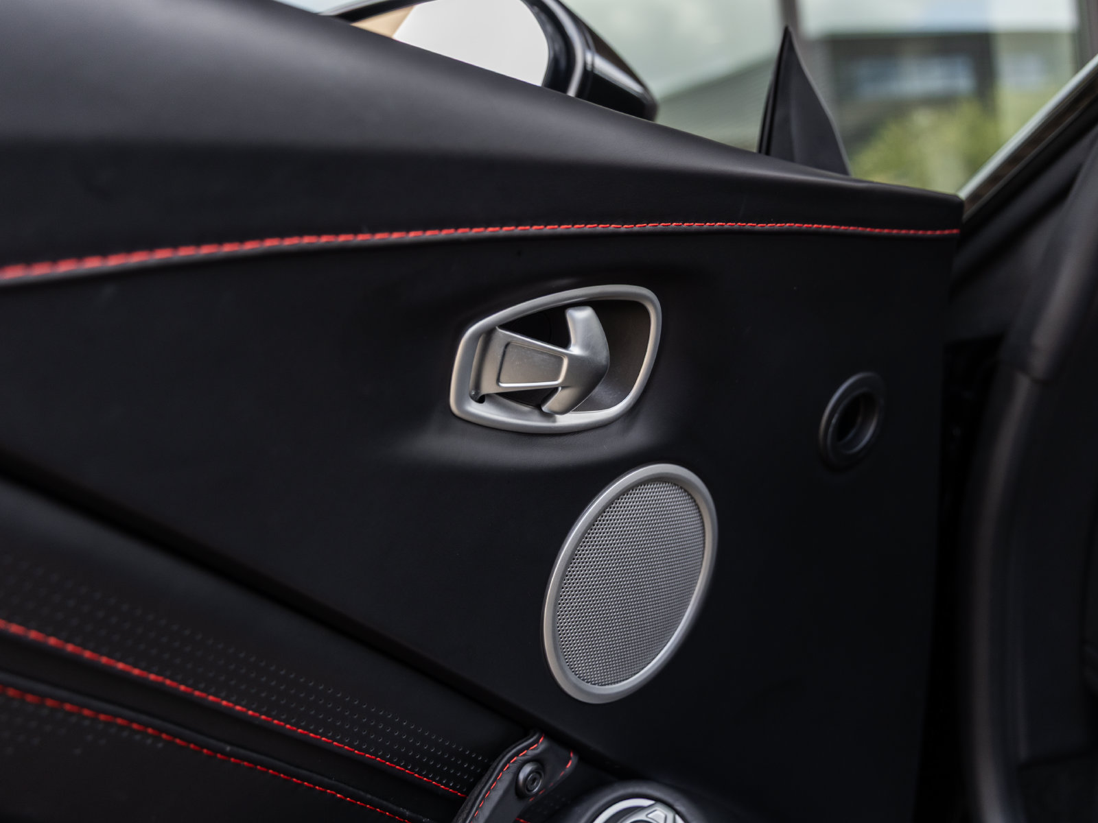 Used 2023 Aston Martin V8 Vantage Coupe RWD image 19