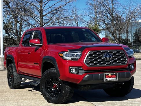 Used 2022 Toyota Tacoma TRD Off-Road w/ TRD Premium Off Road Package image 2