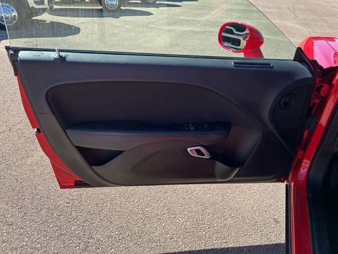 Used 2022 Dodge Challenger SXT image 6