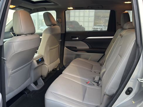 Certified 2017 Toyota Highlander XLE image 9