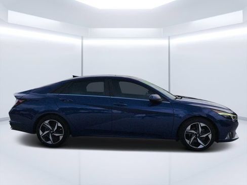 Used 2021 Hyundai Elantra Limited FWD image 2
