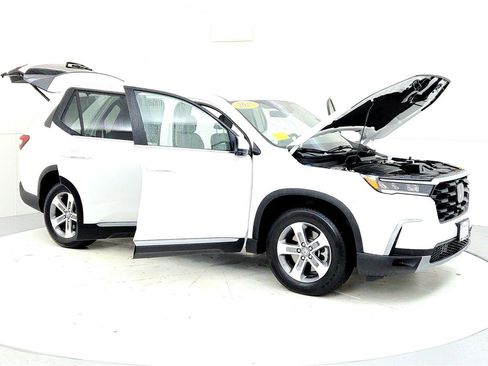 Used 2025 Honda Pilot EX-L image 12