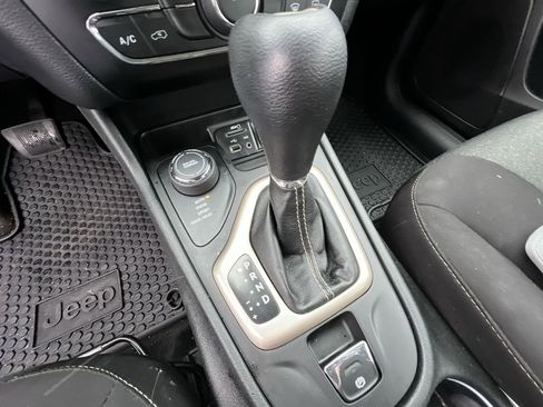 Used 2015 Jeep Cherokee Sport w/ Cold Weather Group image 16