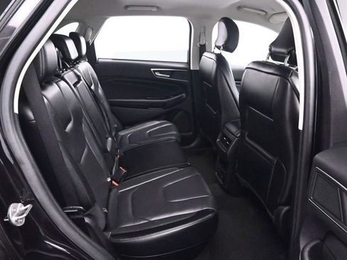 Used 2019 Ford Edge Titanium image 16