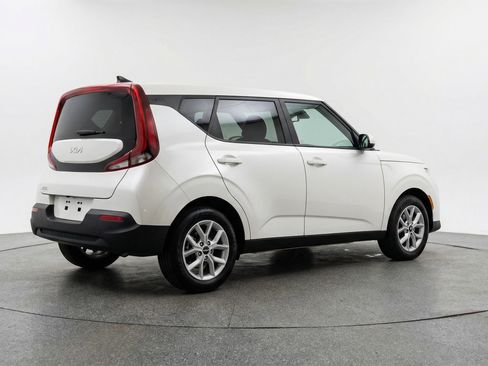Used 2025 Kia Soul FWD image 9