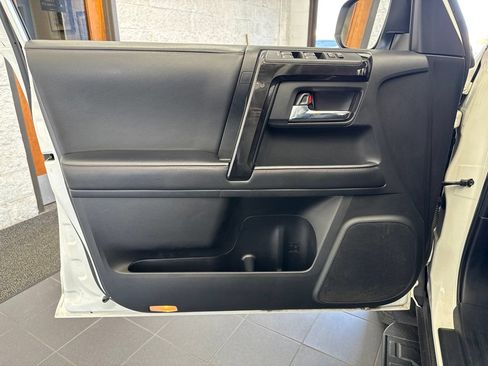 Used 2020 Toyota 4Runner TRD Off-Road AWD/4WD image 35