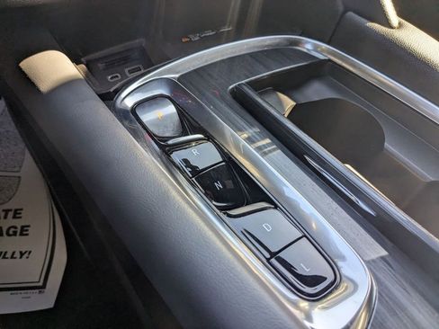 Used 2024 Buick Enclave Premium image 19