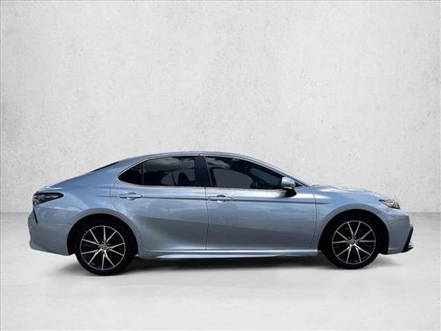 Used 2023 Toyota Camry SE FWD image 5