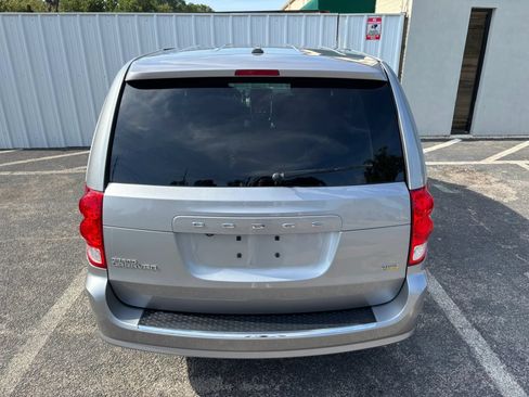 Used 2018 Dodge Grand Caravan SE w/ UConnect Hands-Free Group FWD image 5