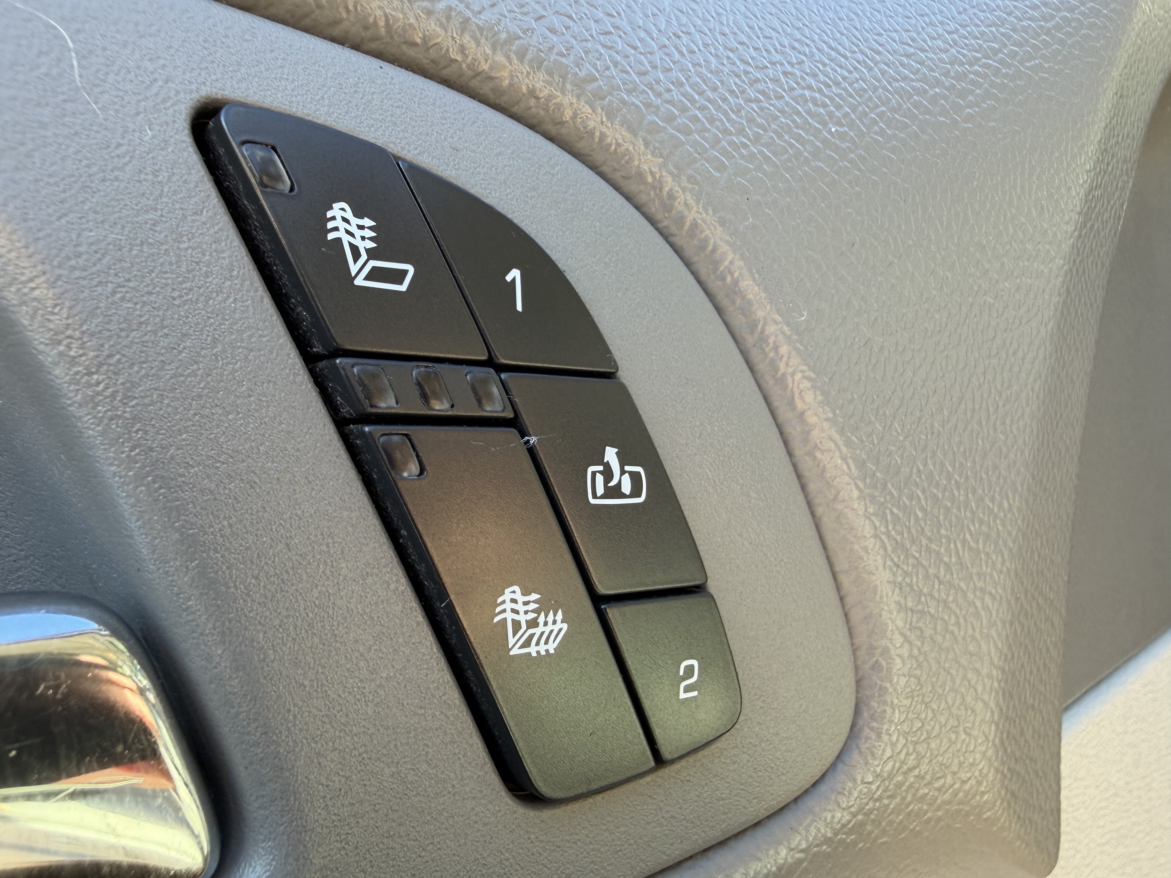 Used 2012 GMC Yukon SLT w/ SLT-2 Equipment Package AWD/4WD image 25