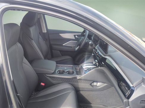 Used 2025 Acura MDX SH-AWD image 11