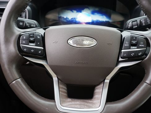 Used 2022 Ford Explorer Platinum image 25