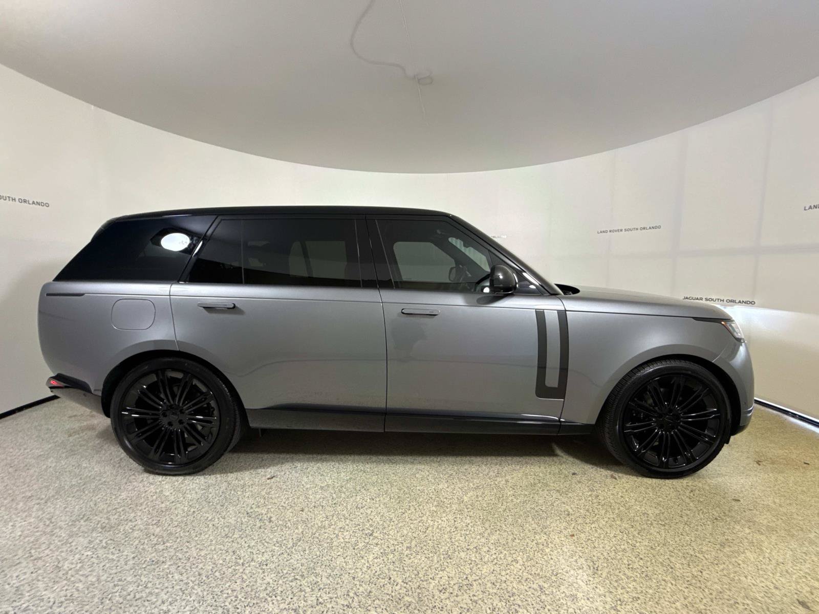 Used 2026 Land Rover Range Rover Long Wheelbase SE AWD/4WD image 6