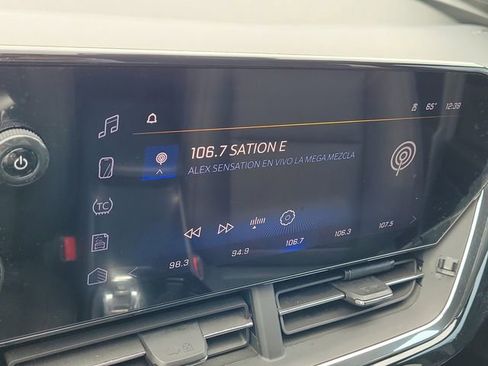Used 2025 Chevrolet Trax RS FWD image 25