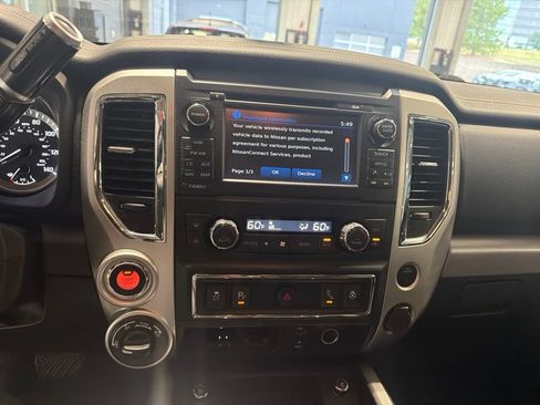 Used 2018 Nissan Titan PRO-4X w/ Pro-4x Convenience Package AWD/4WD image 9