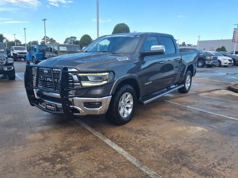 Used 2019 RAM 1500 Laramie AWD/4WD image 3