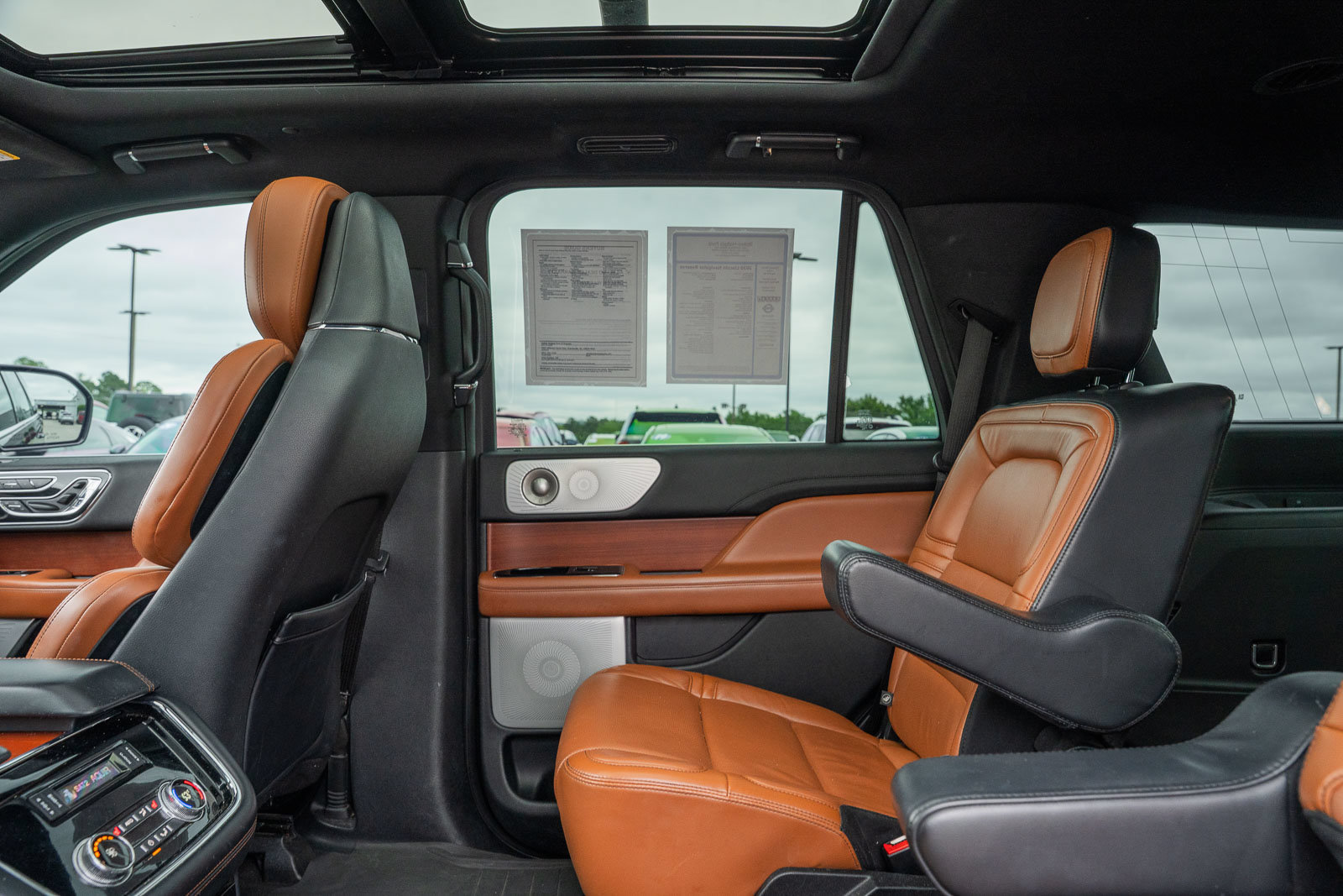 Used 2020 Lincoln Navigator Reserve w/ Equipment Group 208A Reserve AWD/4WD image 37