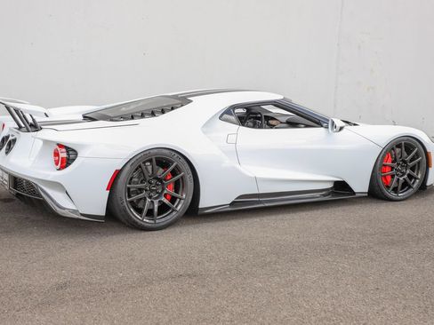 Used 2017 Ford GT RWD image 45