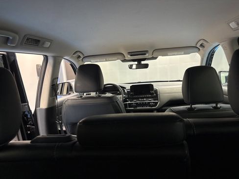 Used 2023 Nissan Pathfinder SL image 24