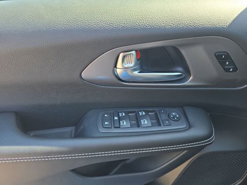 New 2026 Chrysler Pacifica Select FWD image 29