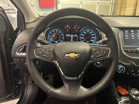 Used 2017 Chevrolet Cruze LT w/ Convenience Package FWD image 16