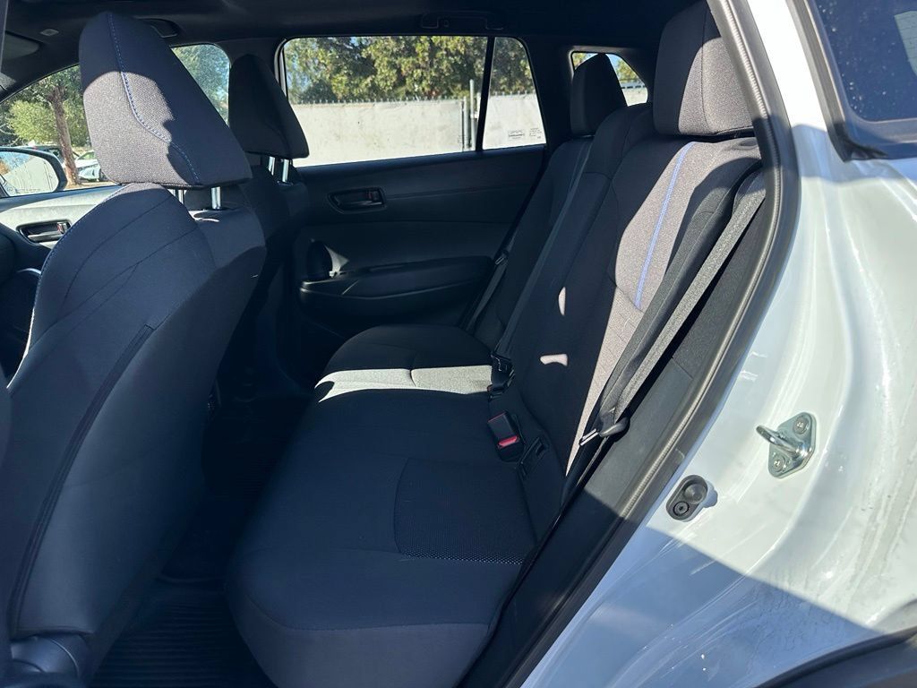 Used 2024 Toyota Corolla Cross AWD Hybrid w/ Moonroof Package image 9