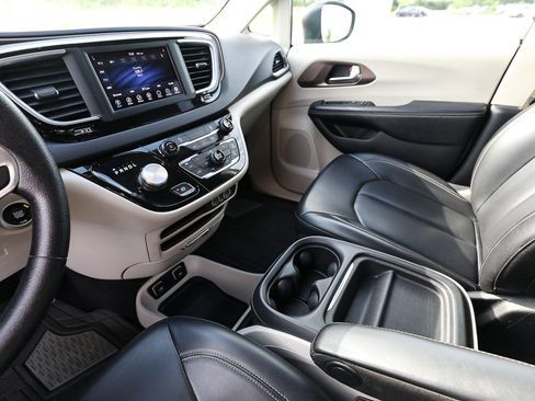 Used 2021 Chrysler Voyager Lxi FWD image 19