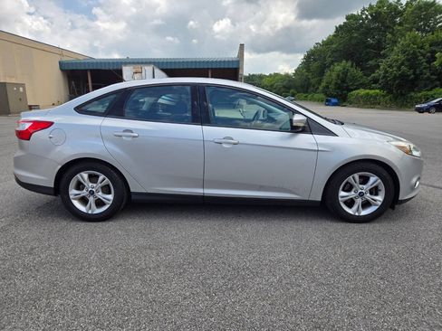 Used 2014 Ford Focus SE FWD image 12