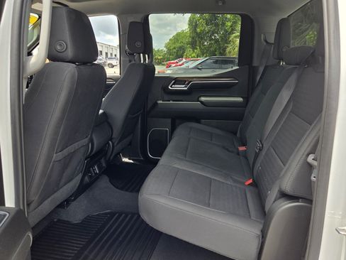 Certified 2022 Chevrolet Silverado 1500 LT AWD/4WD image 10