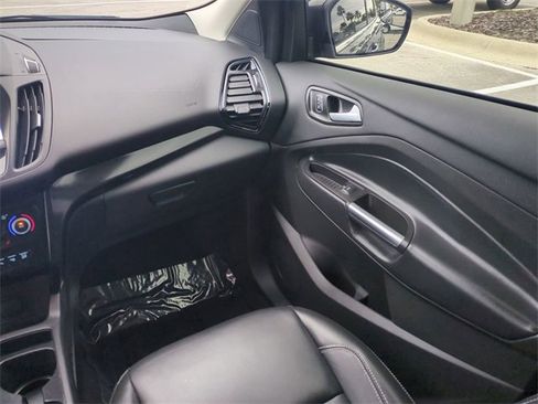 Used 2019 Ford Escape Titanium image 17
