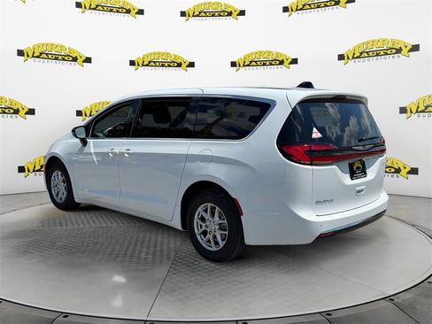 New 2026 Chrysler Pacifica Select image 3