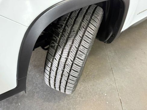 Used 2019 Jeep Cherokee Limited FWD image 22